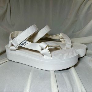 Women’s 8 Teva Flatform Universal Platform Sandals in White